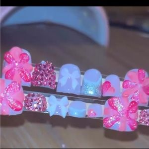 These are homemade press ons that are a easy fix when trying to be fashionable